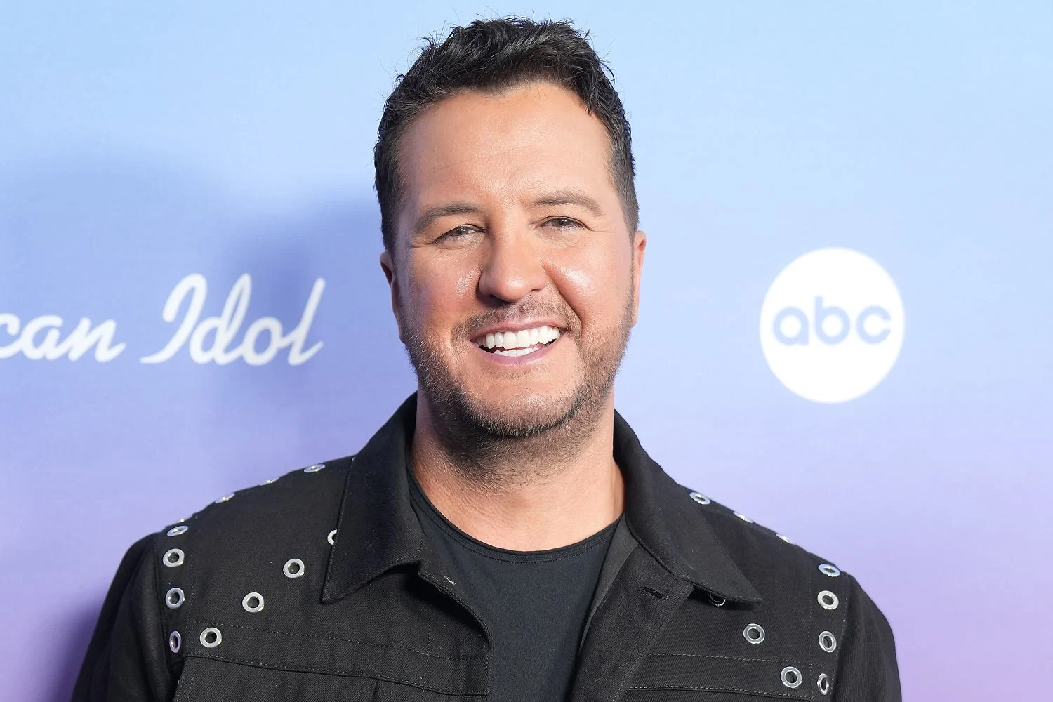 Luke Bryan Debuts Music Video For « Love You, Miss You, Mean It »